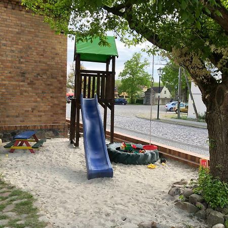 Alte Schule Cafe Und Pension Drehna Luaran gambar