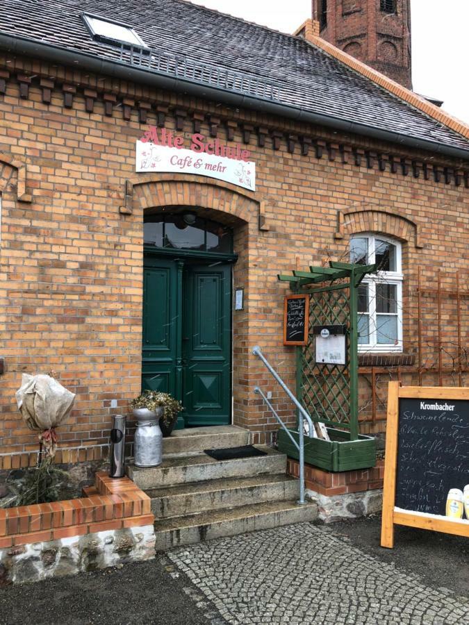 Alte Schule Cafe Und Pension Drehna Luaran gambar