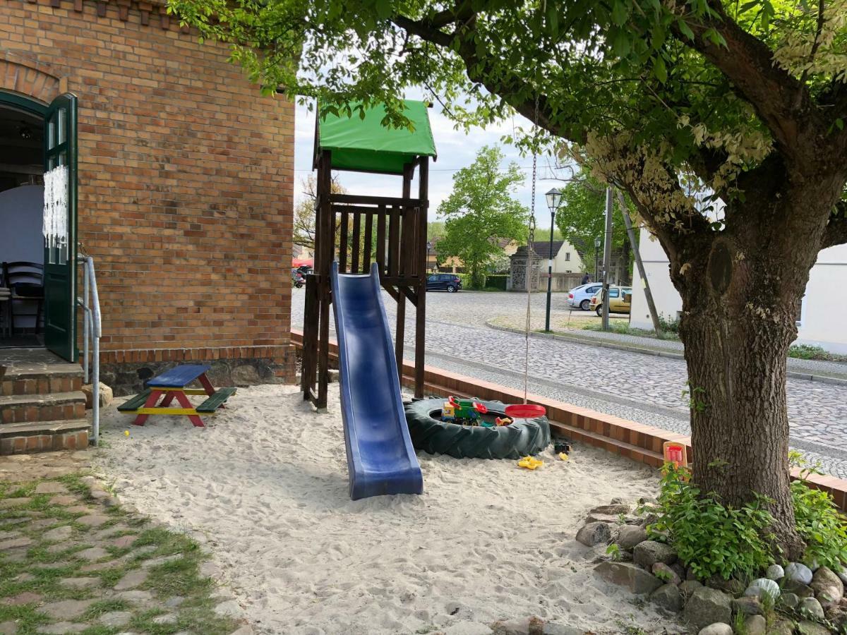 Alte Schule Cafe Und Pension Drehna Luaran gambar